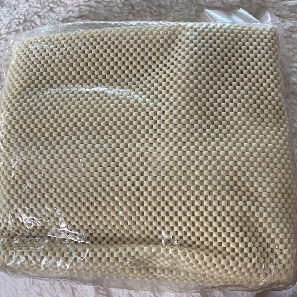 NEW Non-Slip Rug Pad - Picture 6 of 7